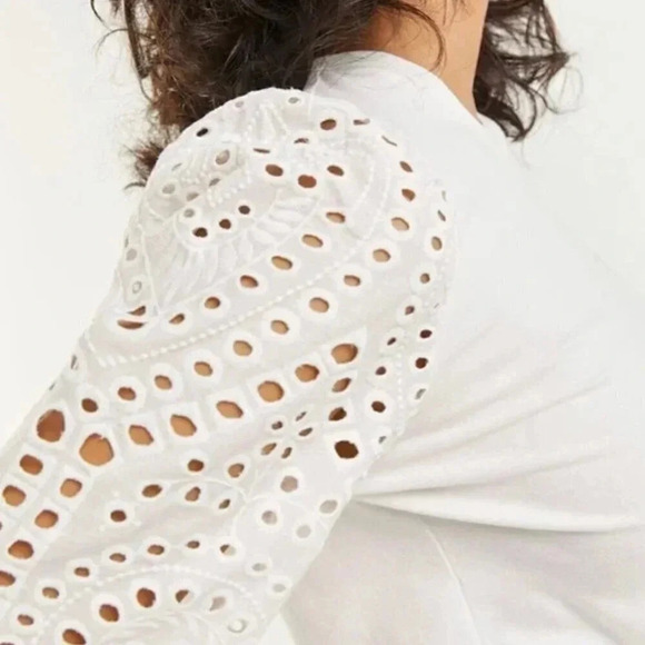 REITMANS 3/4 Puff Eyelet Sleeve Crew  Neck Top - Picture 3 of 7